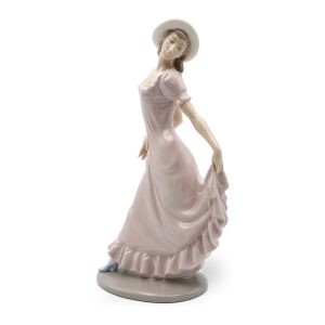 Lladró NAO Figurine Pink Dress Lady In Hat, Elegant Woman In Skirt, Falda Recogida Porcelain Hand Painted