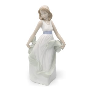 LLadro Figurine, NAO Walking On Air, Hand Made Hand-Painted Porcelain Figure, Ballerina In White Dress, Retired