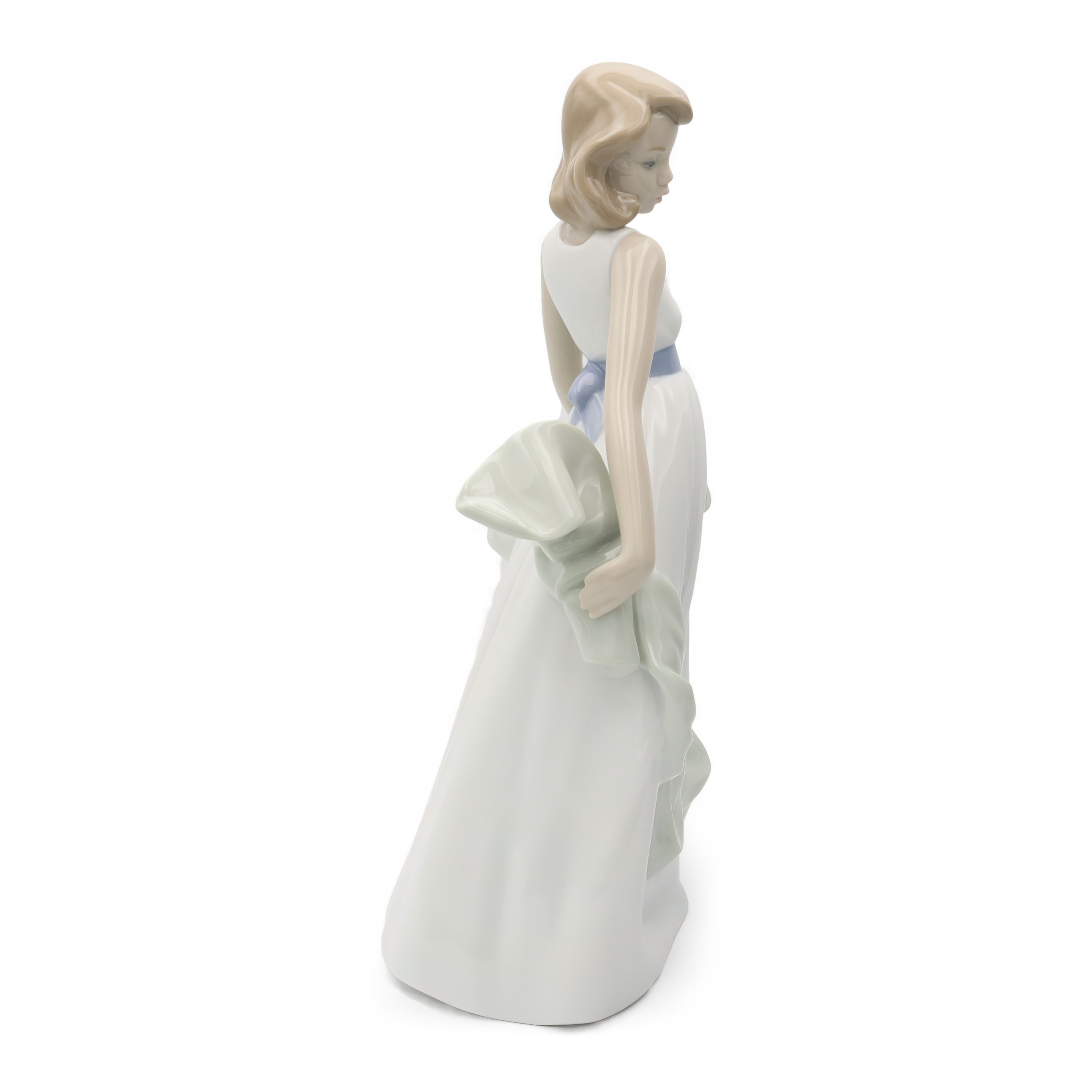 LLadro Figurine, NAO Walking On Air, Hand Made Hand-Painted Porcelain Figure, Ballerina In White Dress, Retired