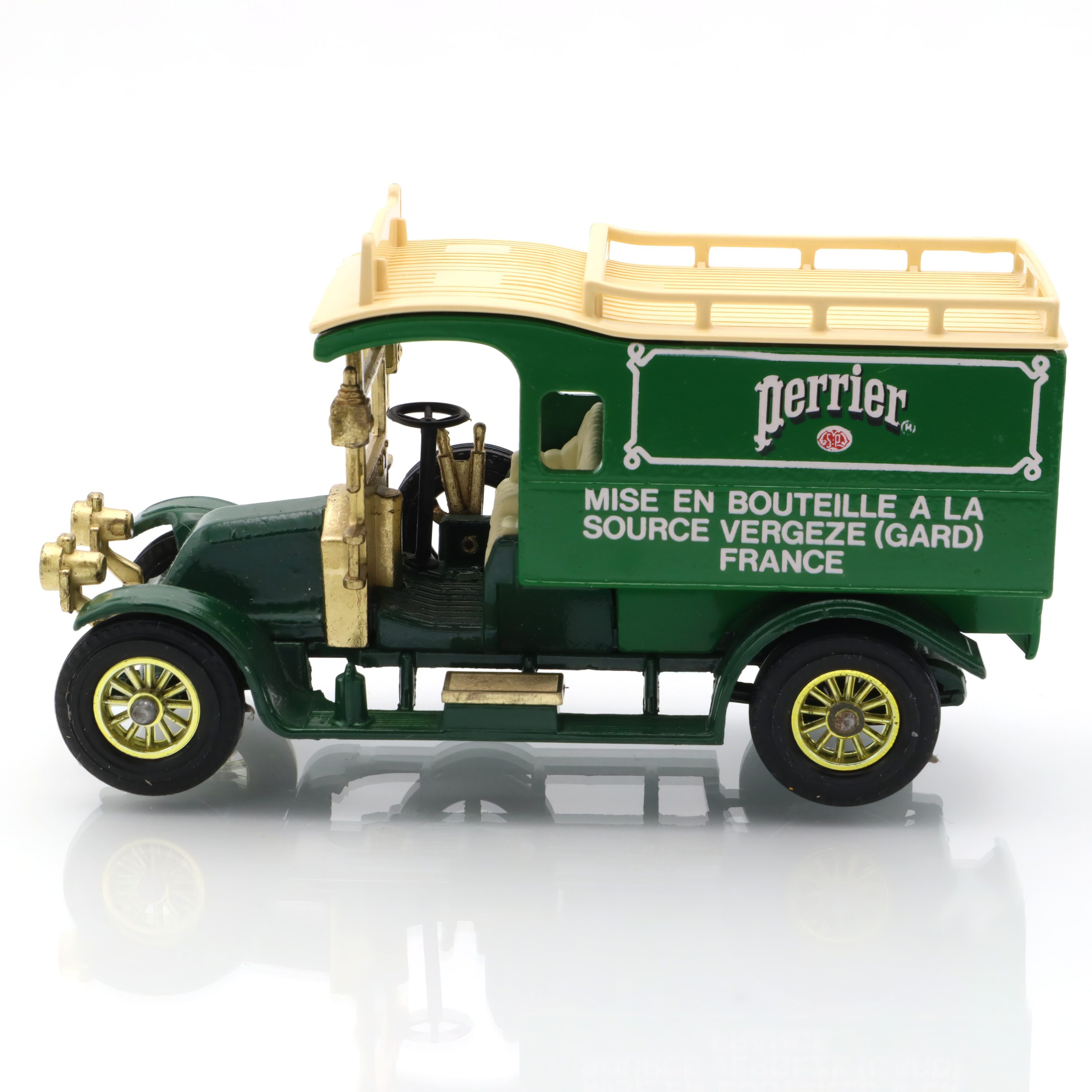 Y-25 1910 Renault Type AG - Vintage Diecast Collectible - Classic French Taxi Model - Detailed Miniature Replica - Antique Car Enthusiast Gift - Rare Matchbox Edition