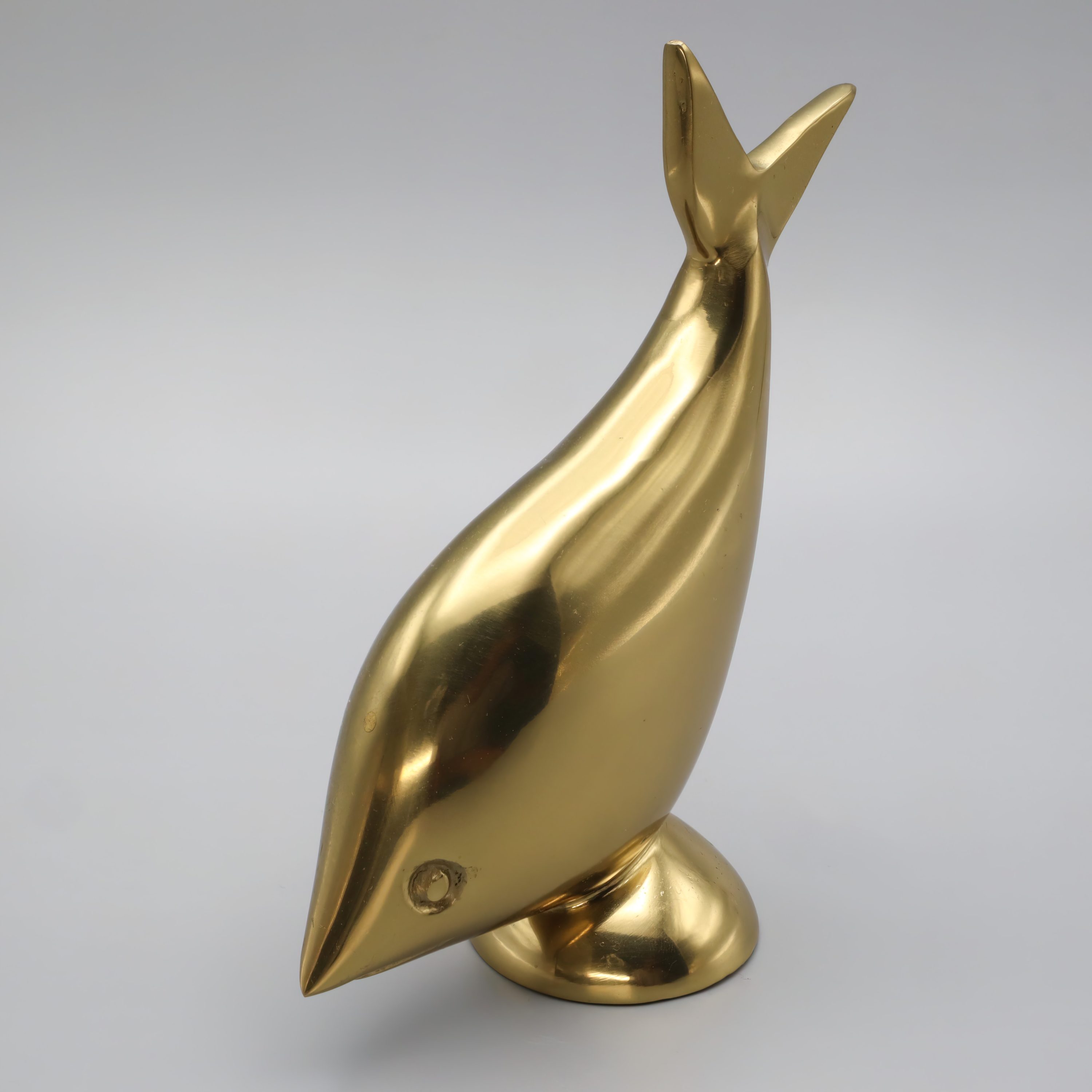 Brass Fish Figurine – Solid Metal Art Deco Statue - Vintage Brass Decor - Nautical Fish Statue - Retro Metal Figurine - Coastal Home Decor - Antique Brass Sculpture - Mid Century Modern Fish Decor