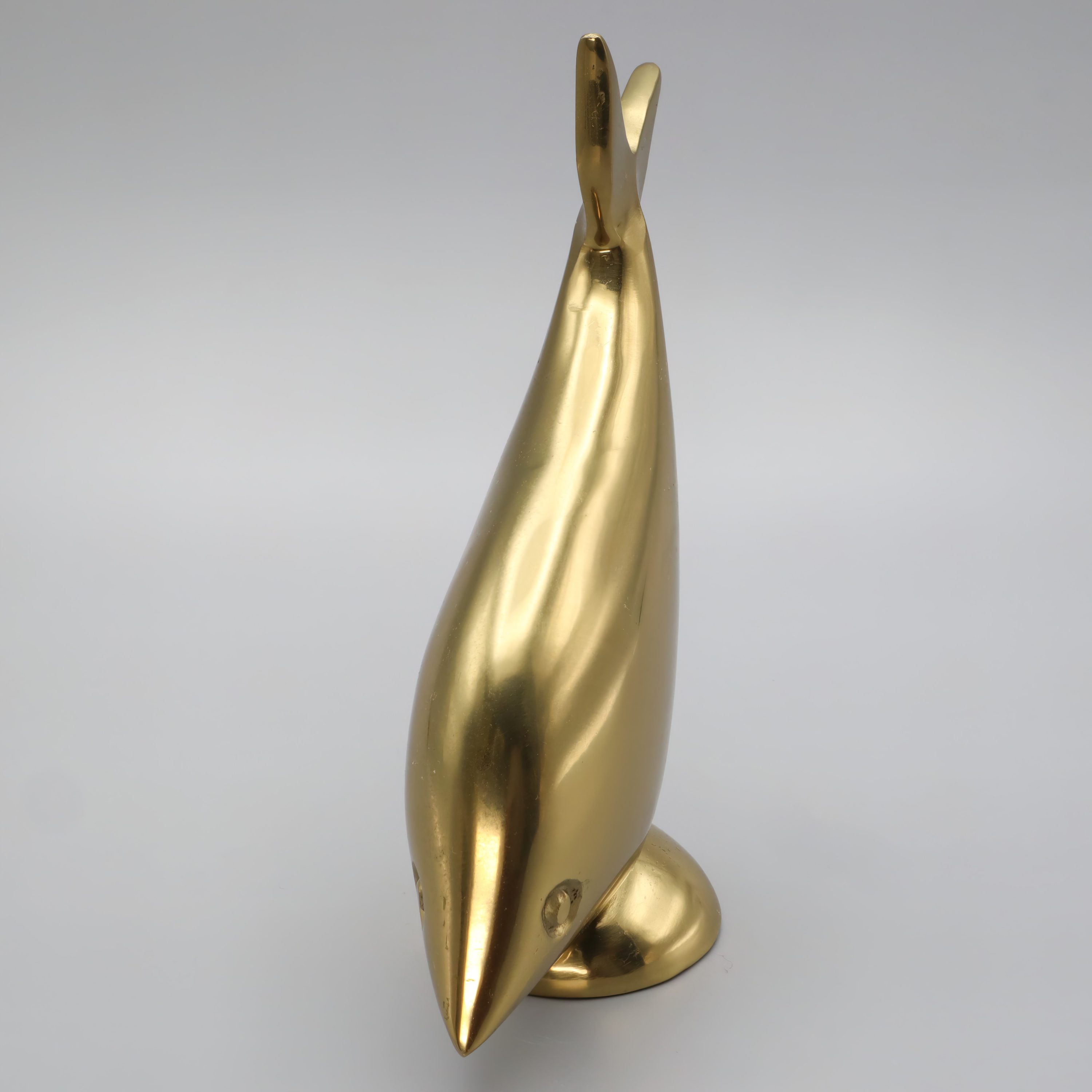 Brass Fish Figurine – Solid Metal Art Deco Statue - Vintage Brass Decor - Nautical Fish Statue - Retro Metal Figurine - Coastal Home Decor - Antique Brass Sculpture - Mid Century Modern Fish Decor