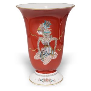 Herend vase red gold decorative porcelain with intricate artistic design