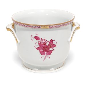 Herend porcelain cachepot raspberry Chinese Bouquet Apponyi pattern with gold handles, luxury hand-painted floral decorative bowl